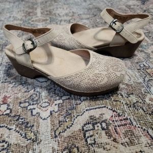 Dansko tan rose embossed clogs 38